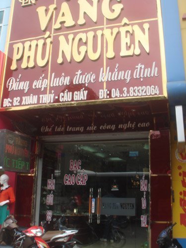 Thầy giáo dọa nổ mìn cướp tiệm vàng