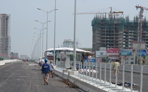 Cận cảnh đường trên cao Hà Nội sắp thông xe