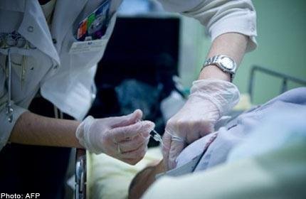 Chật vật lôi đồ chơi tình dục khỏi ruột bệnh nhân