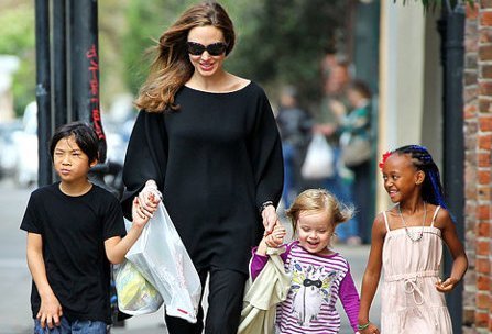 Pax Thiên đóng phim cùng Angelina Jolie