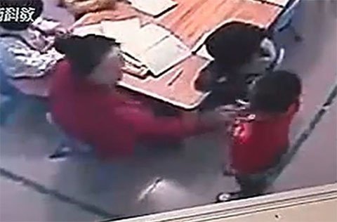 TQ: Giáo viên tát học sinh hơn 120 lần trong nửa giờ