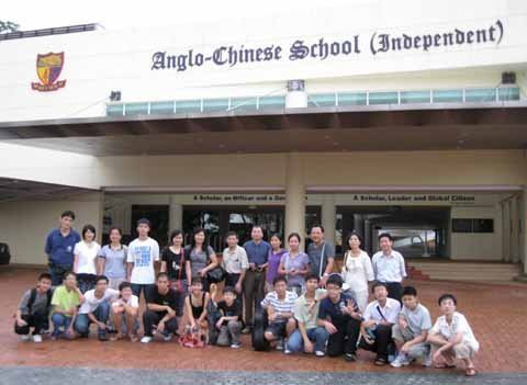 Tìm lối thoát cho giáo dục bằng... du học