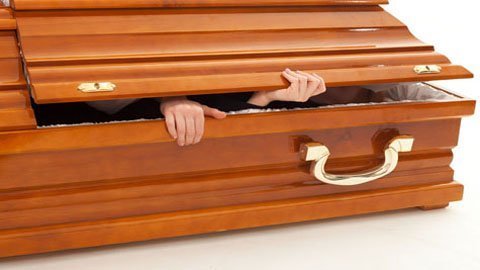 Trở về ngay trong lễ tang của chính mình