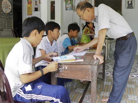 Xét lại mức trợ cấp cho nhà giáo nghỉ hưu