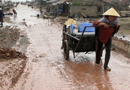 Bão Sơn Tinh gây mưa và gió lớn ở miền Trung