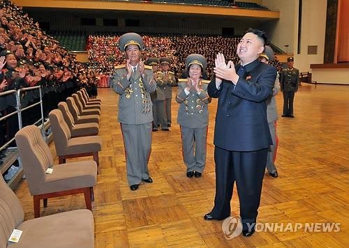 Do đâu Kim Jong Un bỗng dưng ít xuất hiện?