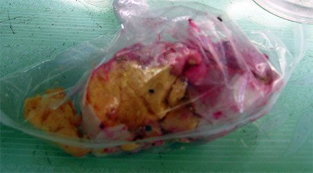 Phát hiện trứng vịt có lòng trắng màu tím đỏ