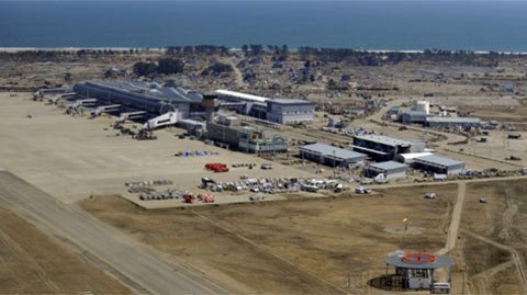 Nhật hoãn hàng chục chuyến bay vì bom