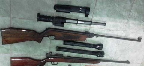 Luật sư mang theo 3 khẩu súng trên xe