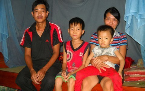 Chưa thoát nghèo giờ các con lại đổ bệnh
