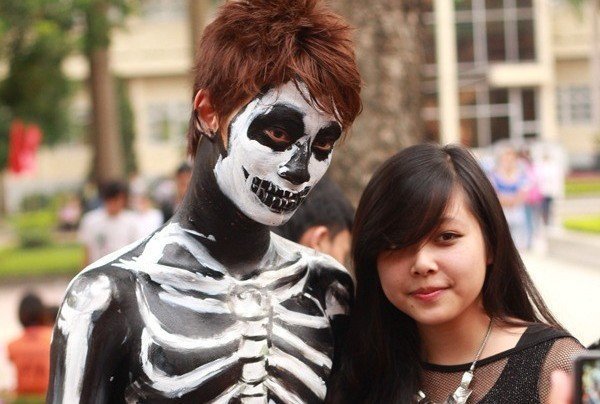 Phát khiếp các kiểu hóa trang Halloween của teen Việt
