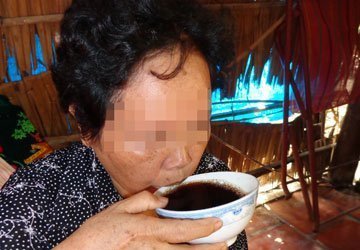 Người mẹ bệnh tật đơn côi