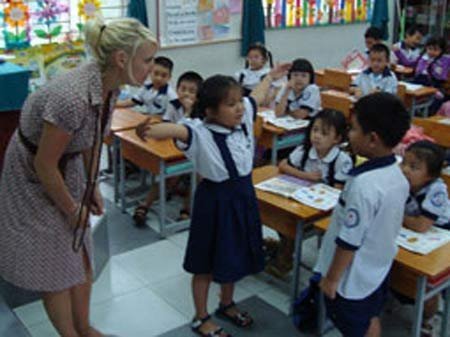 Phụ huynh phải trả 40 triệu/tháng cho giáo viên tiếng Anh
