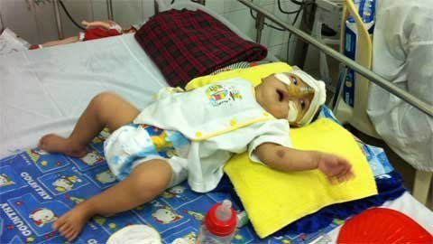 Không có tiền em sợ không giữ nổi con…