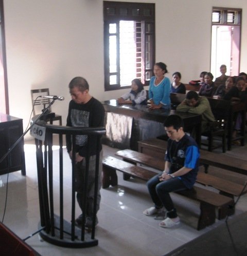 Bị nghi ngoại tình, 3 lần bỏ thuốc chuột giết vợ