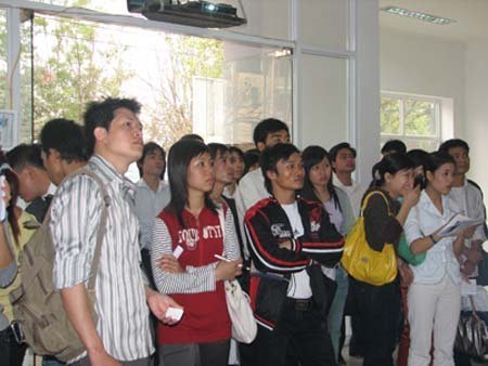 Nữ sinh tỏ bày tâm tình với nhà tuyển dụng