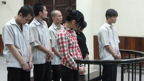 Thời sự trong ngày: Mua thiếu nữ phục vụ khách