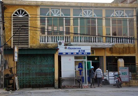 Dân nghèo bỗng dưng gánh nợ 'khủng'