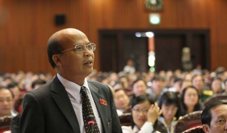 Tiết chế lòng tham hay tiết chế giáo điều?