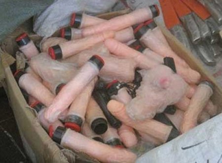 Đua nhau mua hàng 'nhạy cảm'