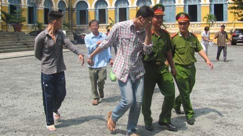 Xích mích từ ván bài, dân nghèo thành sát thủ