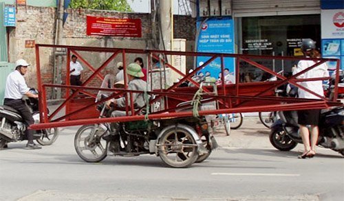 Xe ba bánh liều mạng, hét giá vì độc quyền
