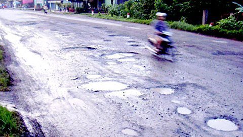 Kiến nghị Bộ GTVT gấp rút ‘cứu’ quốc lộ