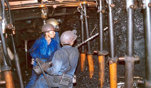 Ngành than 'đói' vốn, công nhân đói ăn