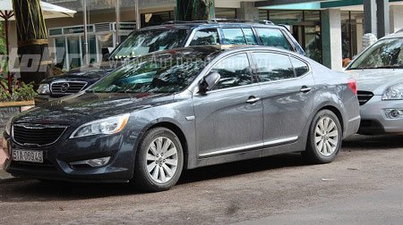 Xế sang biển đẹp trên đường phố Quy Nhơn