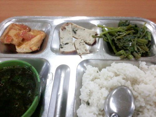 Công nhân kiệt sức vì tăng ca, dinh dưỡng kém