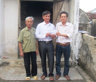 Quà bạn đọc VietNamNet đến với 3 anh em mồ côi