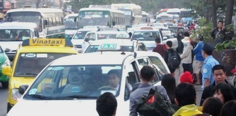 Tăng thu phí ô tô ở 9 tuyến đường trung tâm