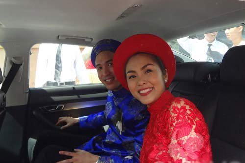 Tăng Thanh Hà rạng rỡ lên xe hoa về nhà chồng