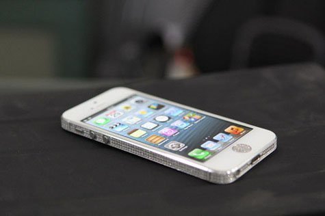 Nhà giàu Hà Nội mê iPhone 5 dát kim cương