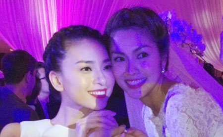 Hà Tăng nhảy điệu phi ngựa trong đám cưới