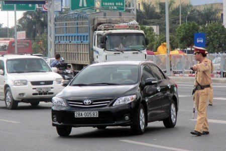 Thời sự trong ngày: Phí sang tên còn 1%