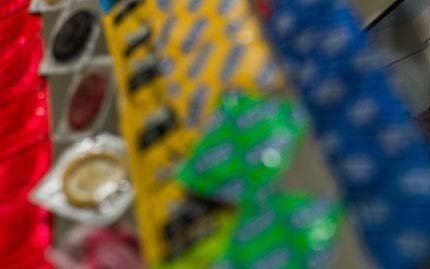 Nhập nhằng mại dâm và 'thử' bao cao su