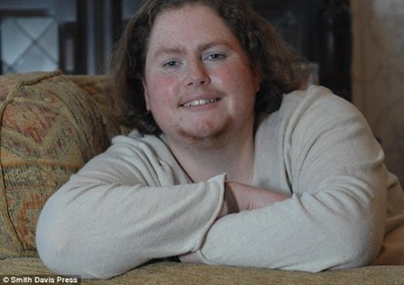 Bà mẹ để râu làm từ thiện