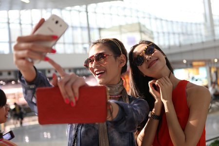 Thùy Dung, Hoàng Yến “rủ nhau” tới Hồng Kông