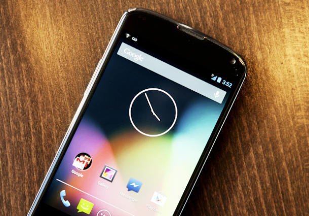 Smartphone 'bom tấn' Nexus 4 cháy hàng
