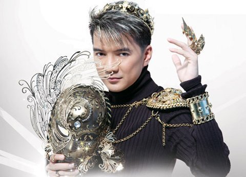 Hôn nhà sư, Đàm Vĩnh Hưng bị phạt 5 triệu