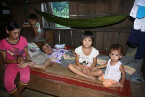 Tội lắm 5 bé mồ côi cả cha lẫn mẹ