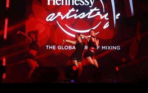 Bùng cháy âm nhạc đỉnh cao hoà quyện thế giới