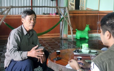 Nữ hộ sinh 'bận' bóng chuyền, song thai tử vong