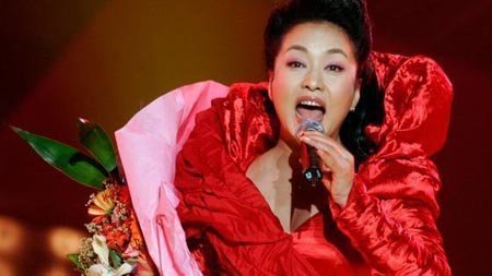 Nghe giọng ca của phu nhân Tập Cận Bình