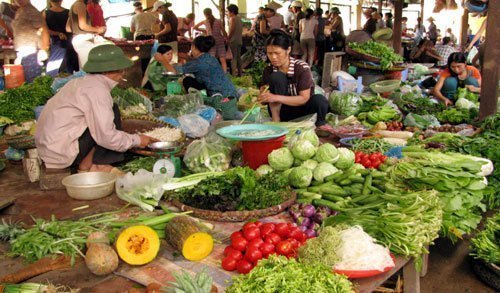 Bà nội trợ rỉ tai nhau săn đồ quê