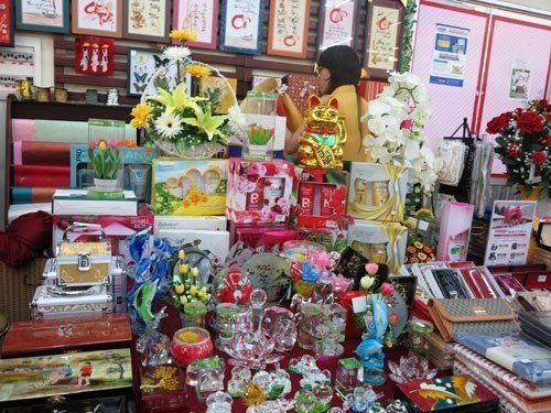 Quà tặng ngày Nhà giáo, giá tăng vẫn hài lòng