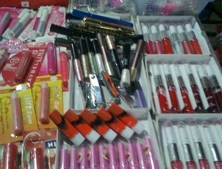 Bong da, rụng tóc vì mỹ phẩm độc hại