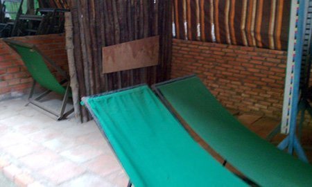 Cà phê phơi ngực giữa Sài Gòn