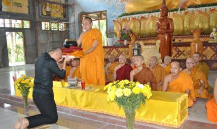 Trần tình của 'nhà sư được khóa môi' hoàn tục